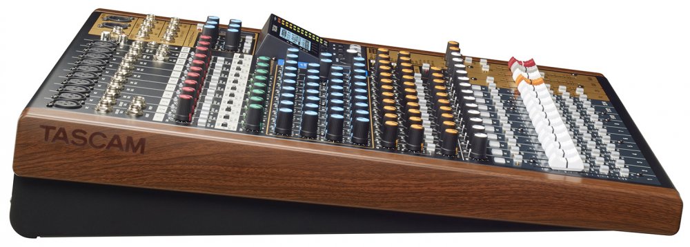 Tascam Model 16