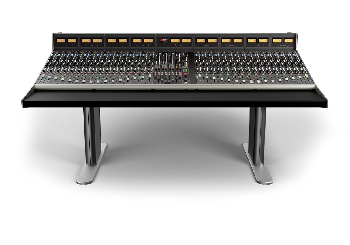 32Classic 32Ch console, includes Dante