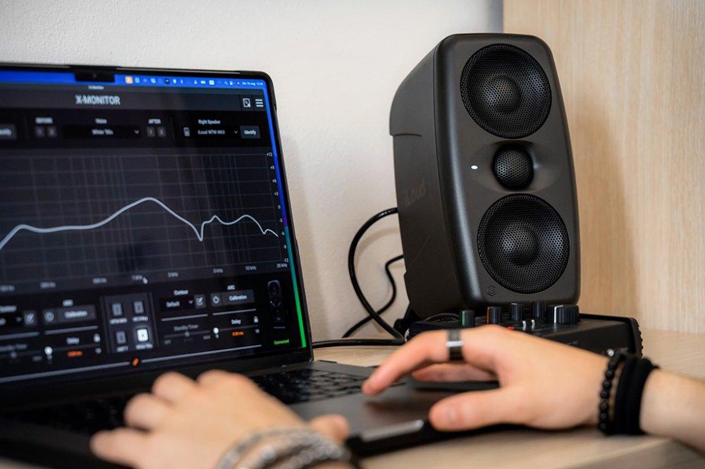 iLoud MTM (Single, Black) – Studio Economik