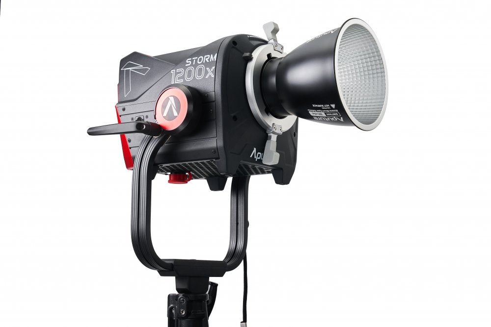 Storm 1200x with Wide Reflector