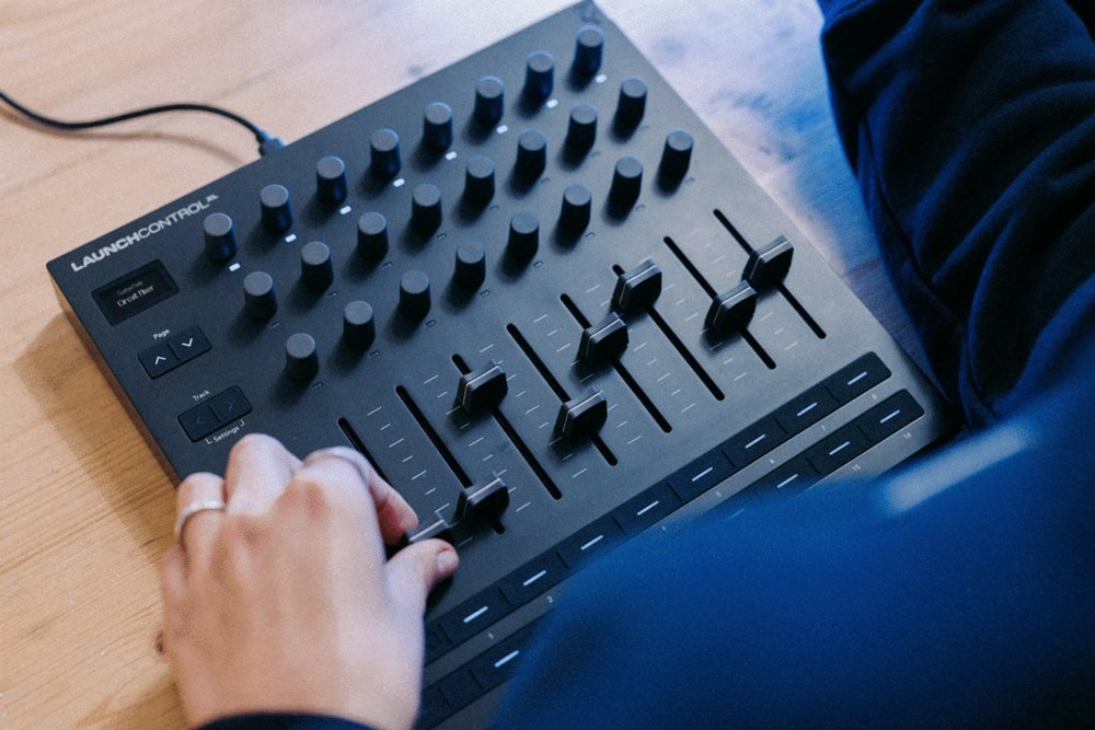 Buy NOVATION LaunchControl XL MK3 - MIDI Controllers | Canada