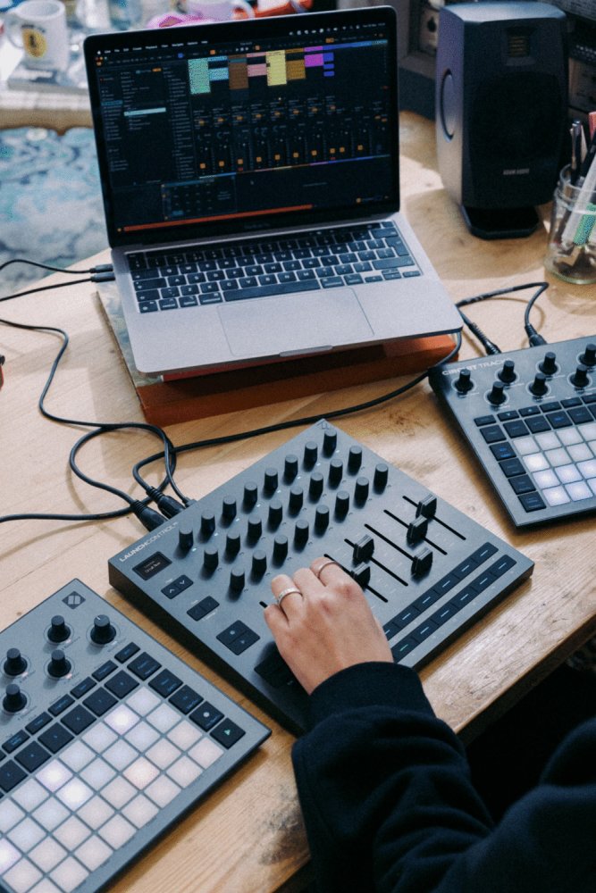 Buy NOVATION LaunchControl XL MK3 - MIDI Controllers | Canada