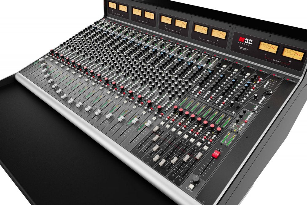 32Classic 16Ch console, includes Dante