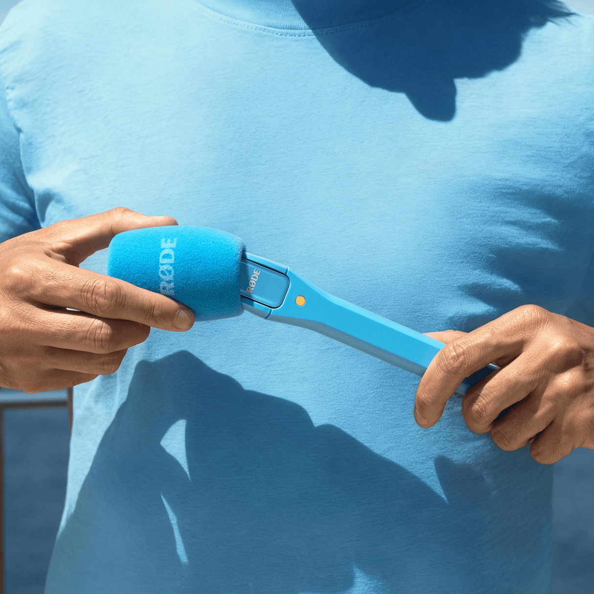 Interview Micro - Blue